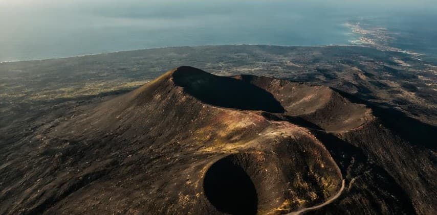 Etna 4x4 with lunch in a winery from Catania